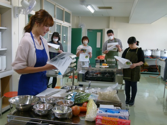 フードロス教室先生から食材の説明