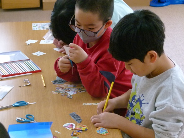 シールづくりの様子